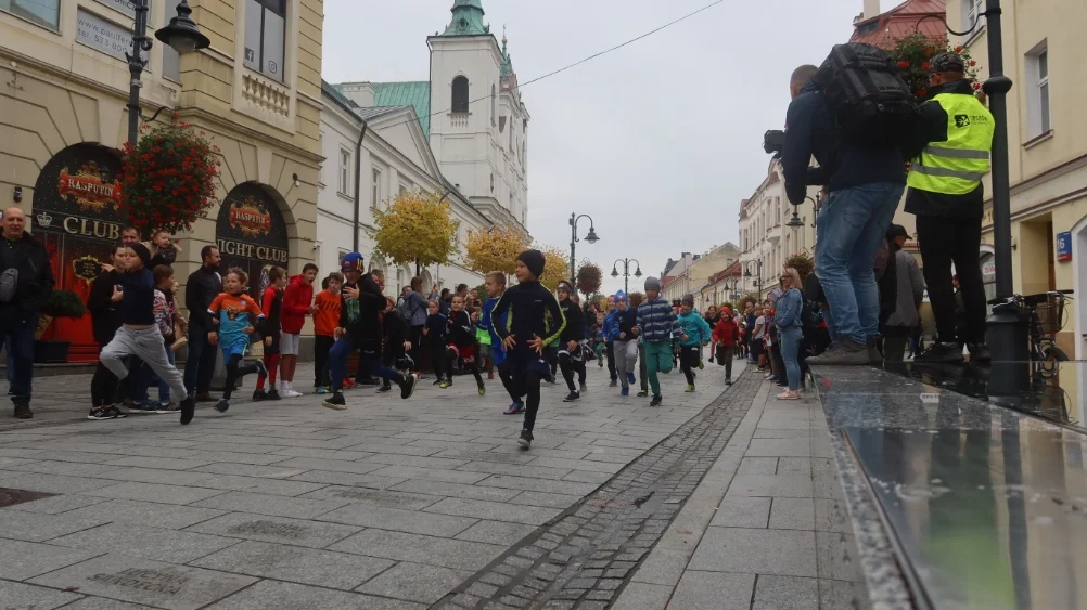 Biegi młodzieżowe 2022 w Rzeszowie. Mnóstwo uczestników [ZDJĘCIA, WIDEO]