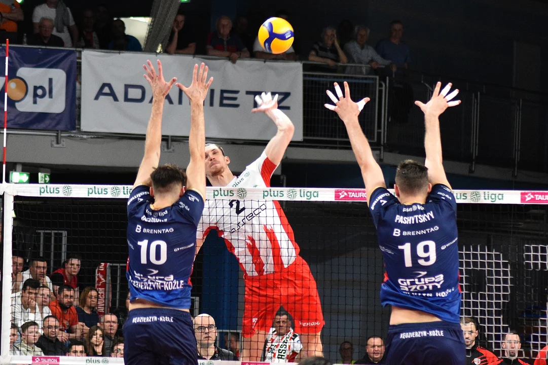 Pierwszy półfinałowy mecz siatkarskiej PlusLigi: Asseco Resovia Rzeszów - Grupa Azoty ZAKSA Kędzierzyn-Koźle (2:3)