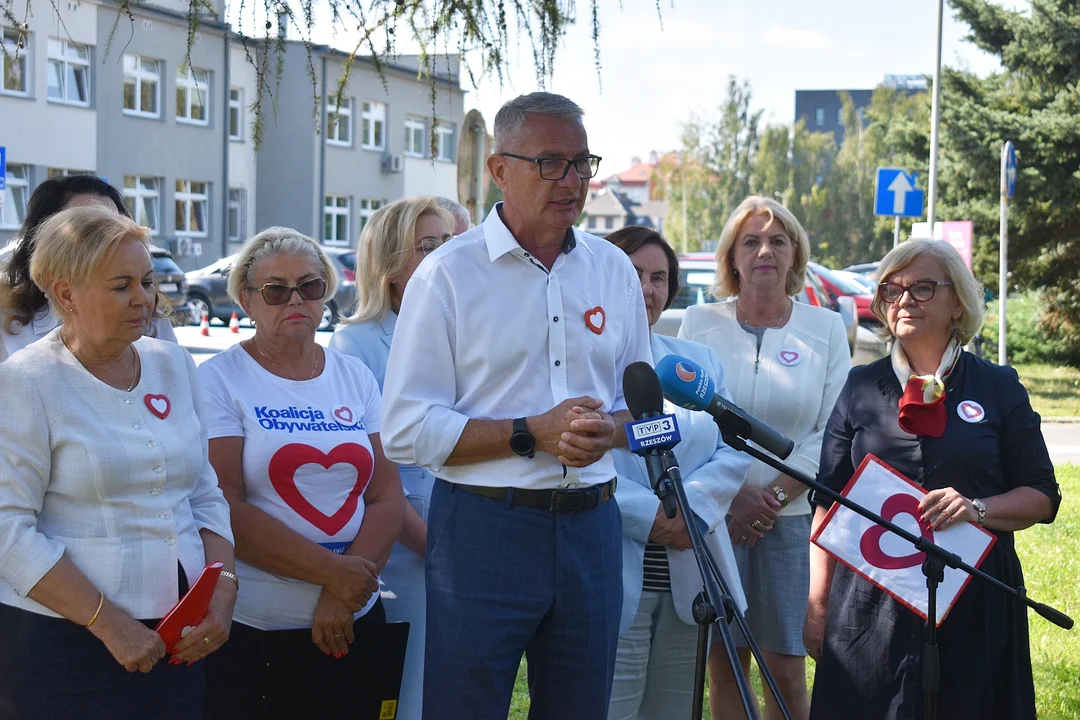 Koalicja Obywatelska o dramatycznej sytuacji w służbie zdrowia. „Opieka zdrowotna powinna być prawem, a nie przywilejem” [ZDJĘCIA] - Zdjęcie główne