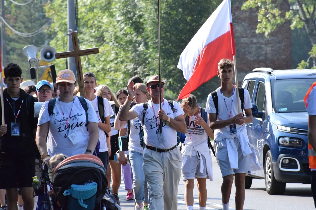 Pielgrzymka Tarnowska. Grupa 17 na pielgrzymim szlaku [ZDJĘCIA] - Zdjęcie główne