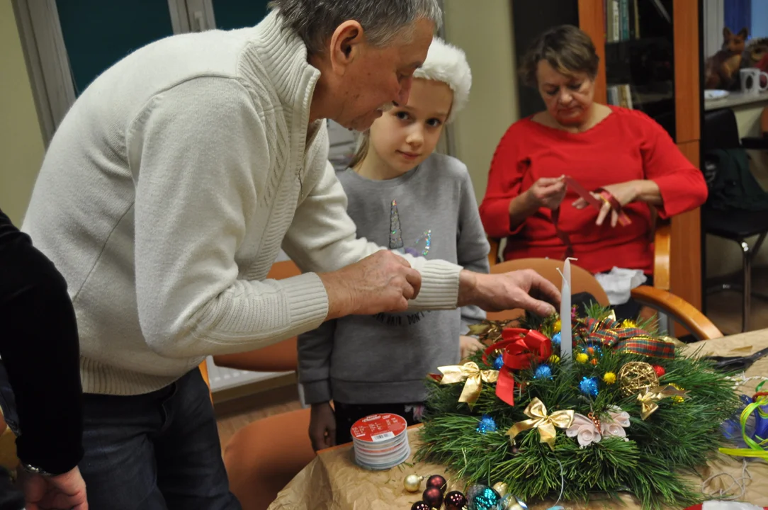 Klub Seniora ,, Natura" pod okiem pani Elizy tworzy własne arcydzieła