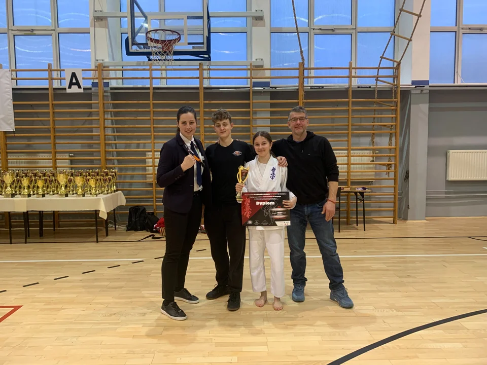 Brązowy medal dla zawodniczki Atama Kumite na Mistrzostwach Makroregionu Południowego Karate Kyokushin - Zdjęcie główne