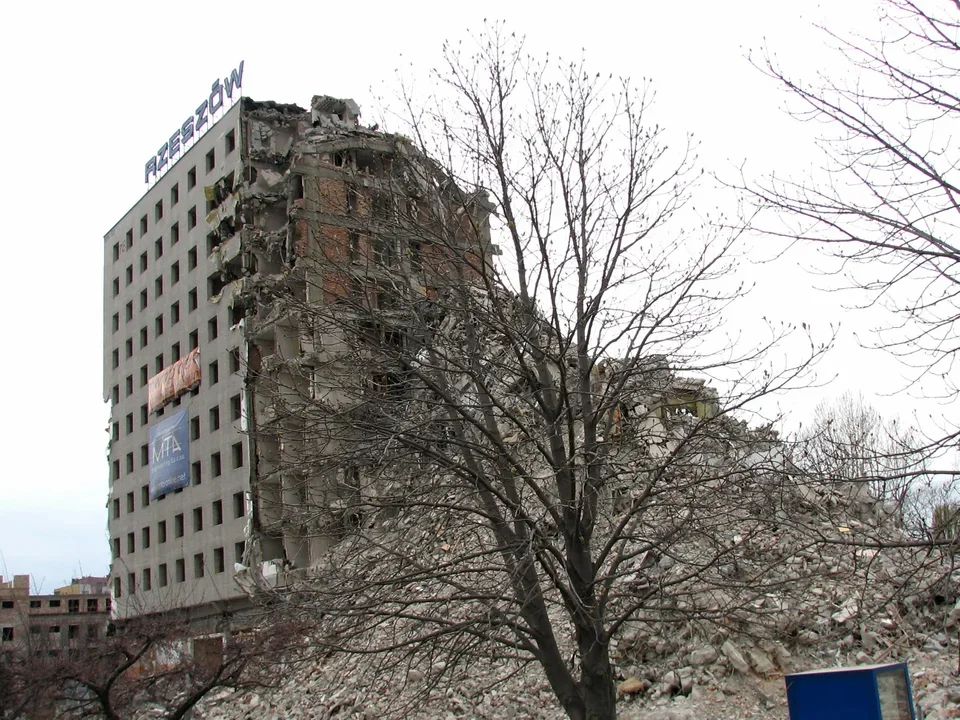 17 lat temu w marcu wyburzono legendarny Hotel Rzeszów
