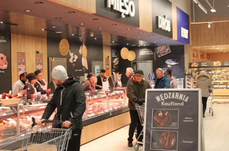 Kaufland na alei Rejtana pół tygodnia po otwarciu