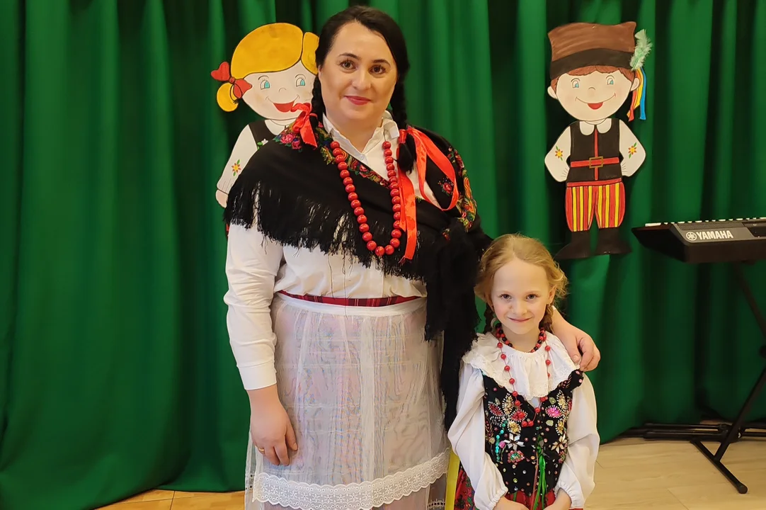 Przedszkolaki prezentują swoje talenty