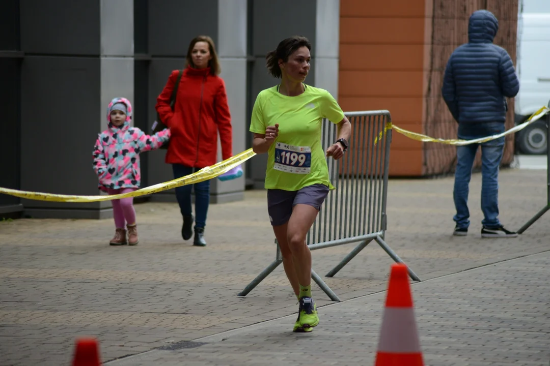 16. PKO Półmaraton Rzeszowski oraz 8. PKO Sztafeta Półmaratońska w Rzeszowie - dużo zdjęć z trasy i mety