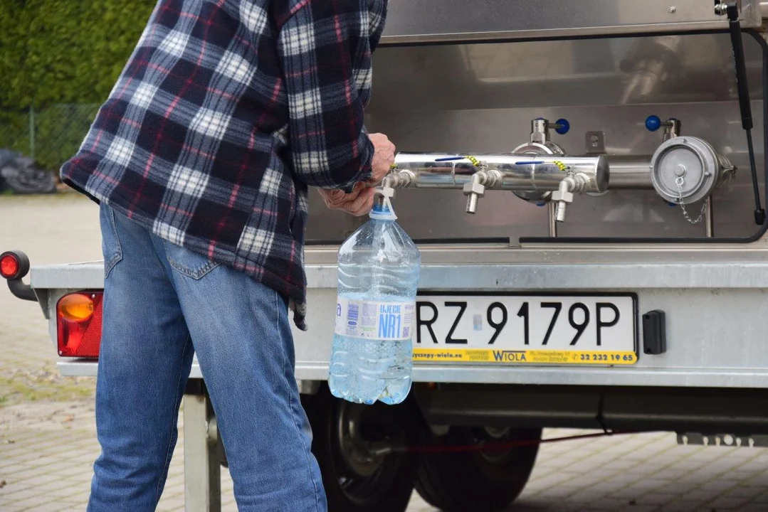 Skażona woda w gminie Dzikowiec. Ruszyły punkty poboru wody