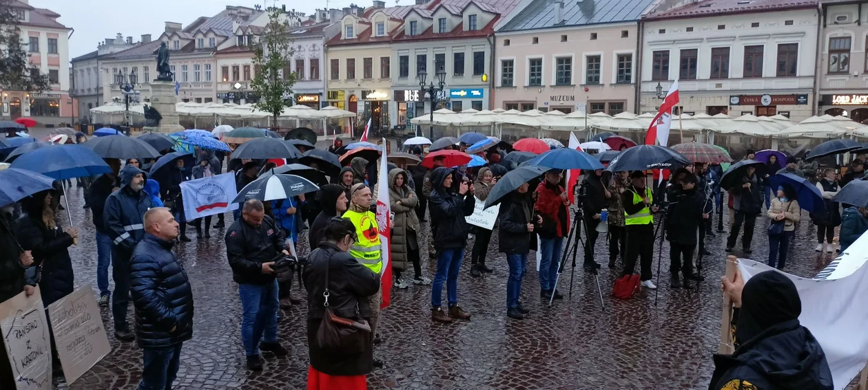 Protest przeciwko inflacji i drożyźnie na Rynku w Rzeszowie - 05.11.2022