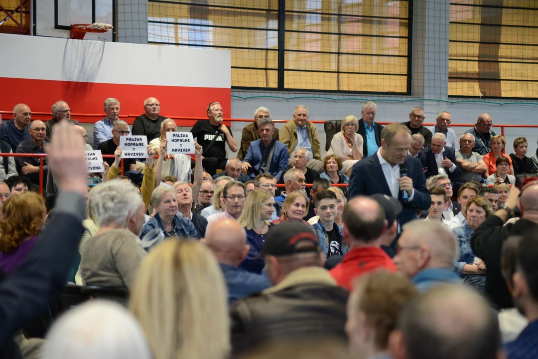 Donald Tusk w Tarnobrzegu. Tłumy mieszkańców na spotkaniu