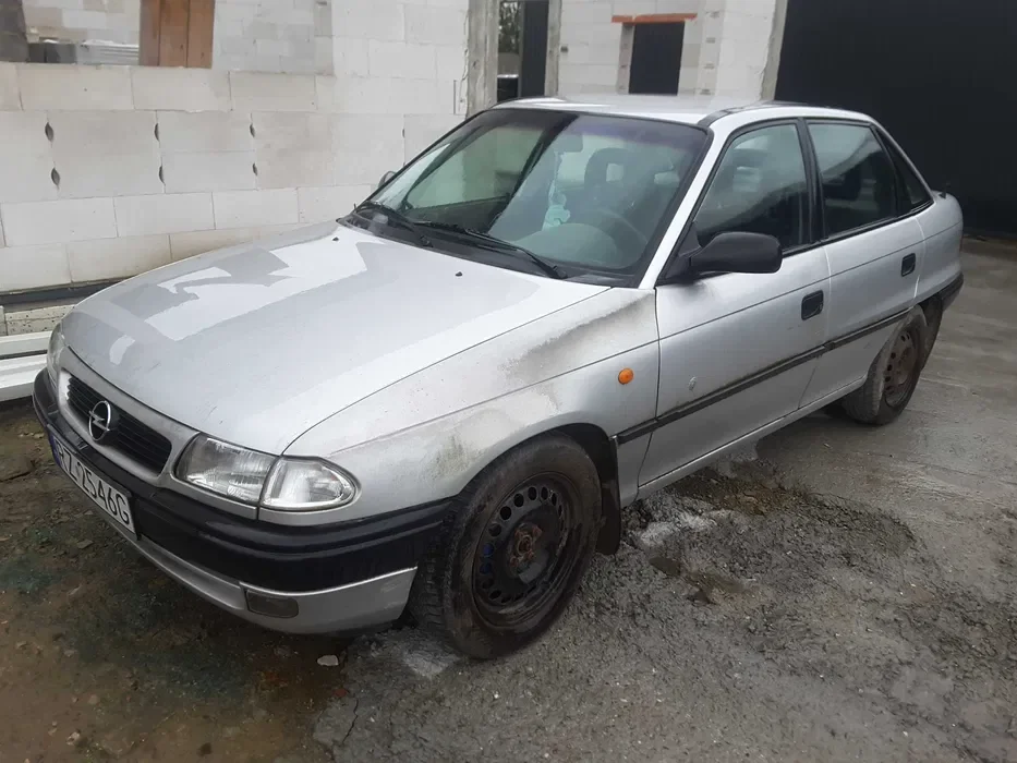 Opel Astra, 2000 zł.