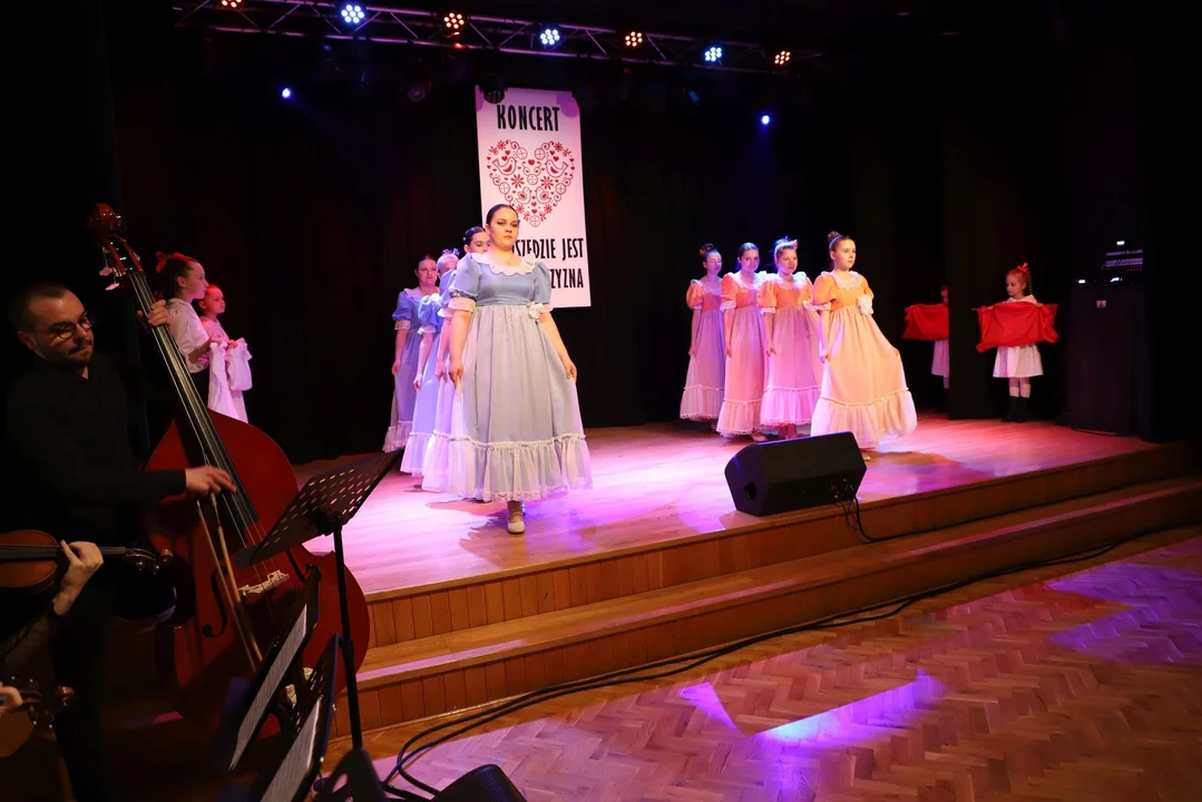 Koncert Wiosenno-Patriotyczny "Tu wszędzie jest Polska" w Chorzelowie