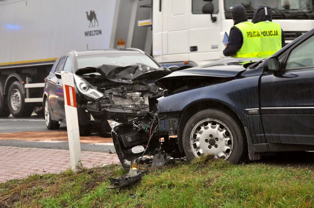 Wypadek w Hadykówce na drodze krajowej nr 9 na trasie Kolbuszowa - Tarnobrzeg [ZDJĘCIA - MAPA - WIDEO] - Zdjęcie główne