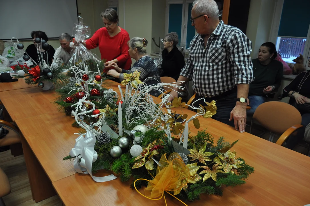 Klub Seniora ,, Natura" pod okiem pani Elizy tworzy własne arcydzieła