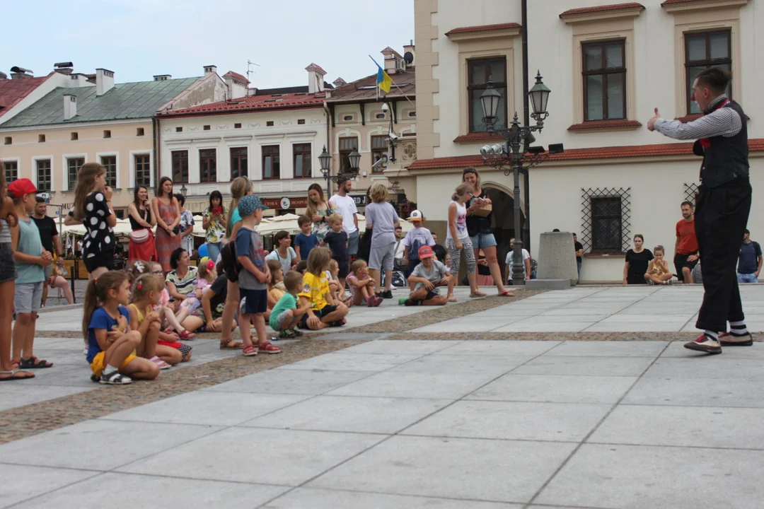 Pokaz Teatru Kulka oraz ogniste show Los Fuegos