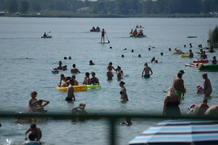 Jezioro Tarnobrzeskie w niedzielne południe