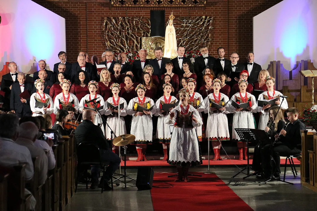 Mieleckie chóry zaprezentowały pieśni maryjne [ZDJĘCIA, WIDEO] - Zdjęcie główne