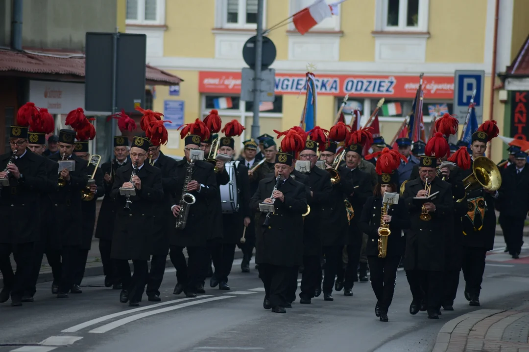 Narodowe Święto Niepodległości w Tarnobrzegu. Uroczystości przy pomniku Marszałka Józefa Piłsudskiego. - 104 lata temu narodziła się nowoczesna Polska - mówi prezydent miasta Dariusz Bożek [ZDJĘCIA - CZĘŚĆ 1]