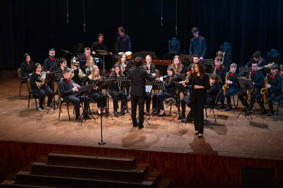 Mielecka Młodzieżowa Orkiestra Dęta wystąpiła w Nowej Dębie luty 2023 r.