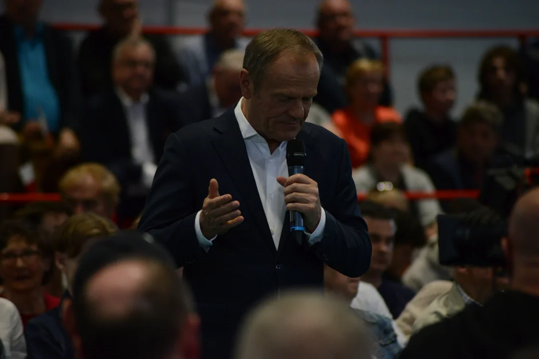 Donald Tusk w Tarnobrzegu. Tłumy mieszkańców na spotkaniu