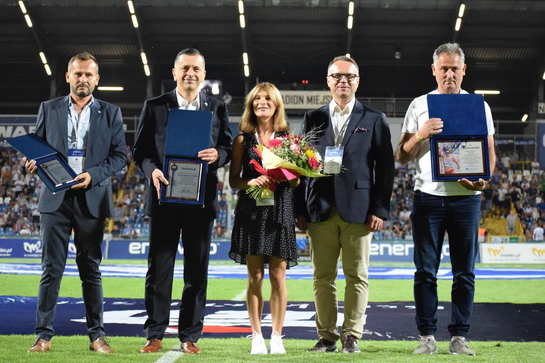 Kasia Zdziebło nagrodzona na stadionie