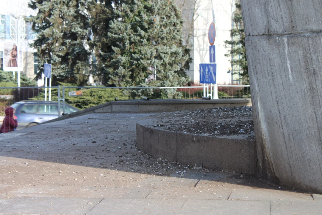 Pomnik Czynu Rewolucyjnego został ogrodzony. "Zagrożenie życia i zdrowia ludzkiego"