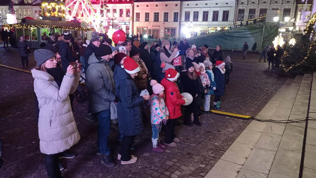 Świąteczne Miasteczko w Rzeszowie w sobotni wieczór [ZDJĘCIA, WIDEO]