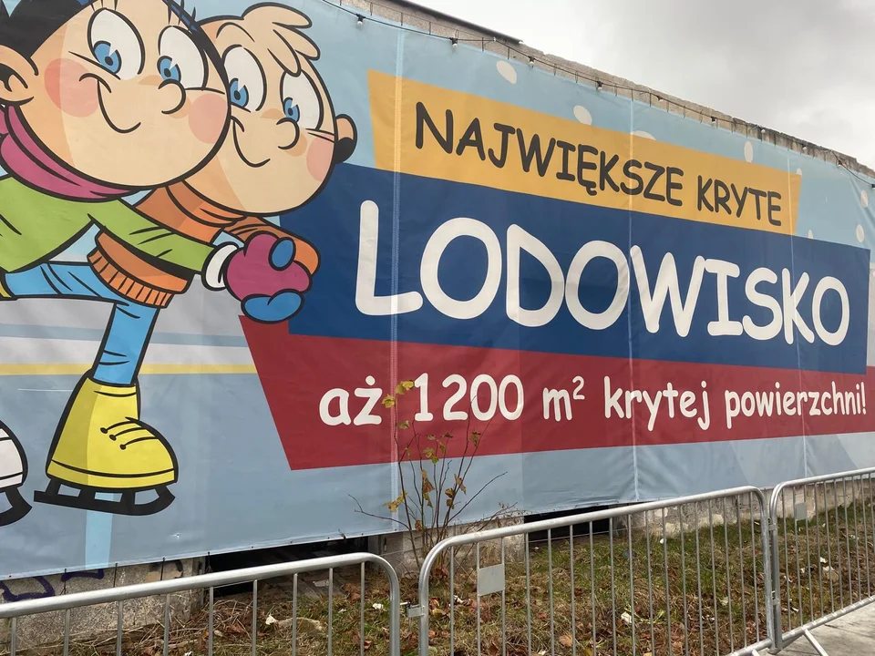 Największe lodowisko w mieście otwarte! Sprawdź, co na Ciebie czeka