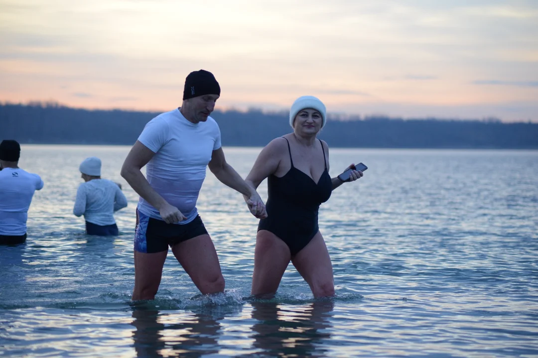 "Jezioro Aniołów" w Tarnobrzegu. Szampańska zabawa w Jeziorze Tarnobrzeskim