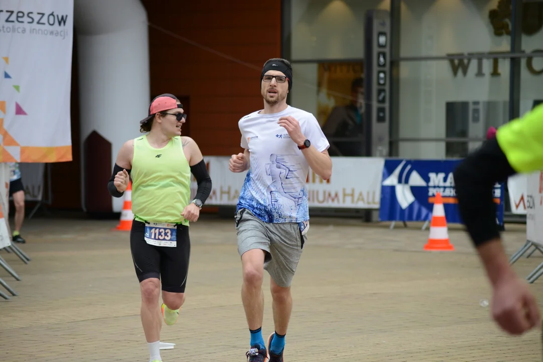 16. PKO Półmaraton Rzeszowski oraz 8. PKO Sztafeta Półmaratońska w Rzeszowie - dużo zdjęć z trasy i mety