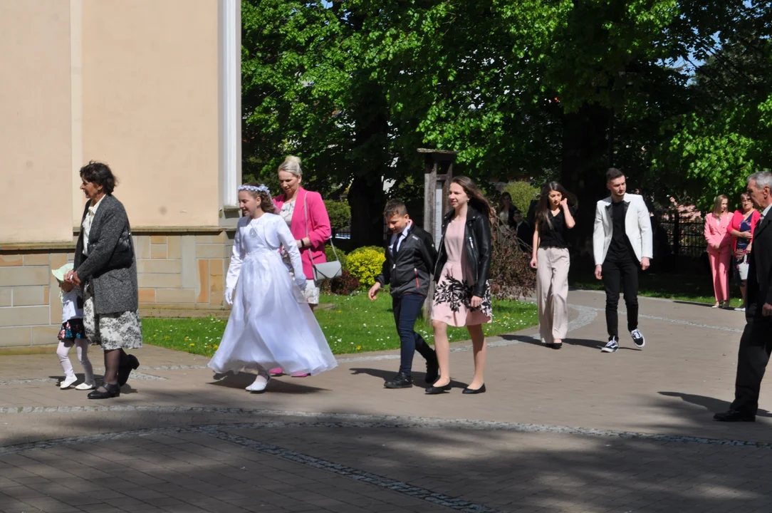 Uroczystość Pierwszej Komunii św. w Przecławiu dzieci ze SP w Przecławiu