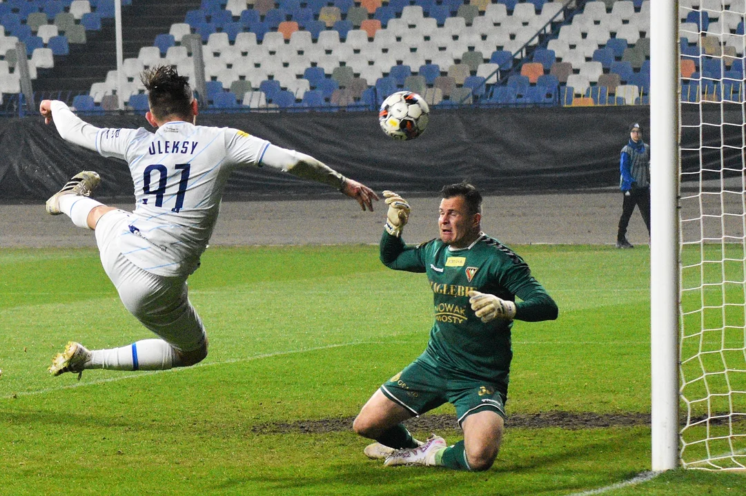 Fortuna 1. Liga: Stal Rzeszów zmiażdżyła Zagłębie Sosnowiec. Trenerski dwugłos i zdjęcia z meczu - Zdjęcie główne