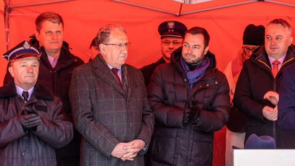 Uroczyste przekazanie nowego samochodu strażackiego dla OSP Rzepedź