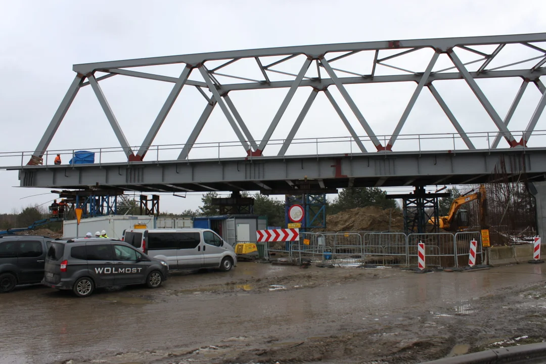 Budowa wiaduktu na drodze krajowej nr 9 Rzeszów - Warszawa. Połączenie kolejowe z Rzeszowa do Jasionki