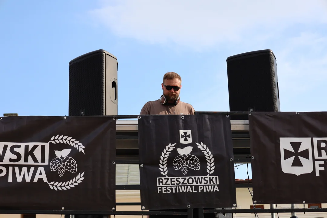 DJ