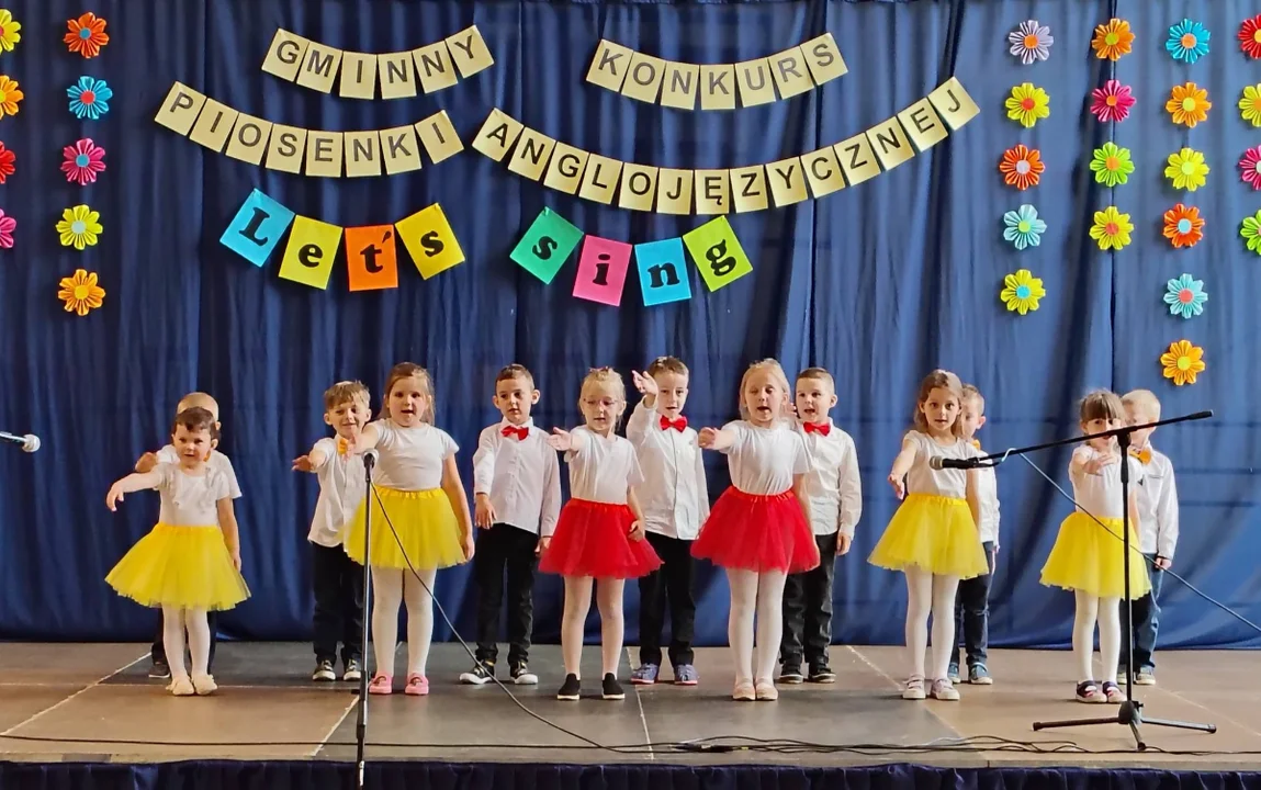 Rozśpiewane przedszkolaki i wielkie emocje. Zobacz zdjęcia z przeglądu piosenki w Pobiednie!