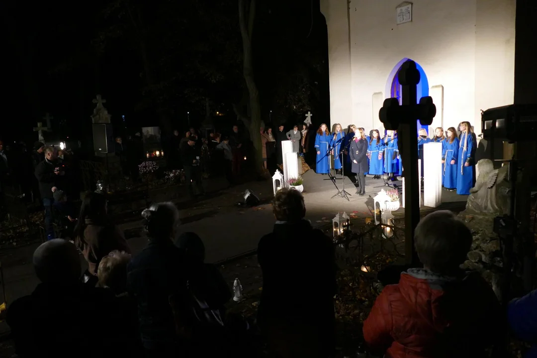 Zaduszki na Cmentarzu Na Piaskach w Tarnobrzegu