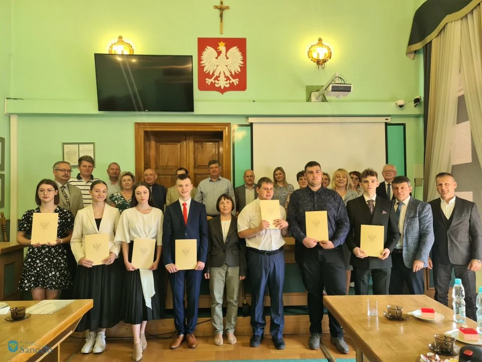 Nagrody dla najzdolniejszych uczniów szkół średnich w Powiecie Sanockim - Zdjęcie główne