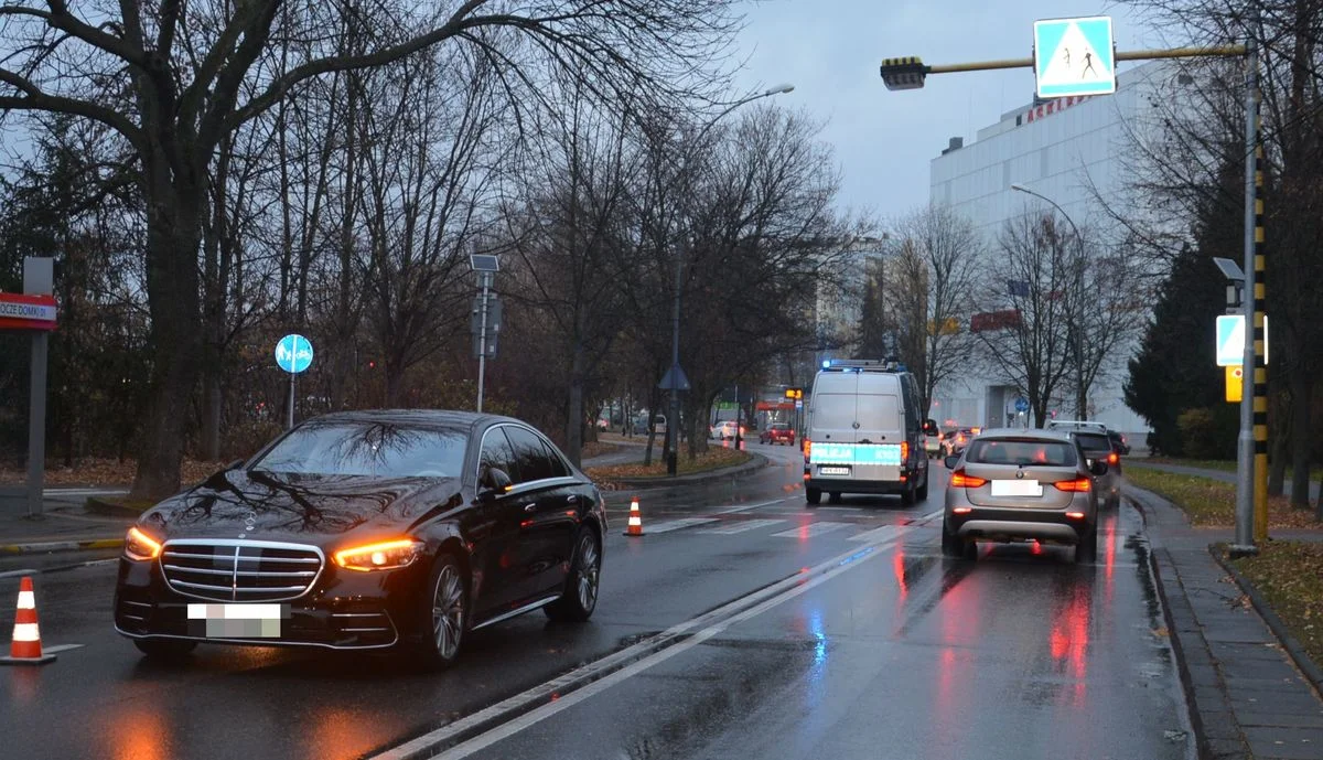 Mercedesem potrącił kobietę na oznakowanym przejściu dla pieszych