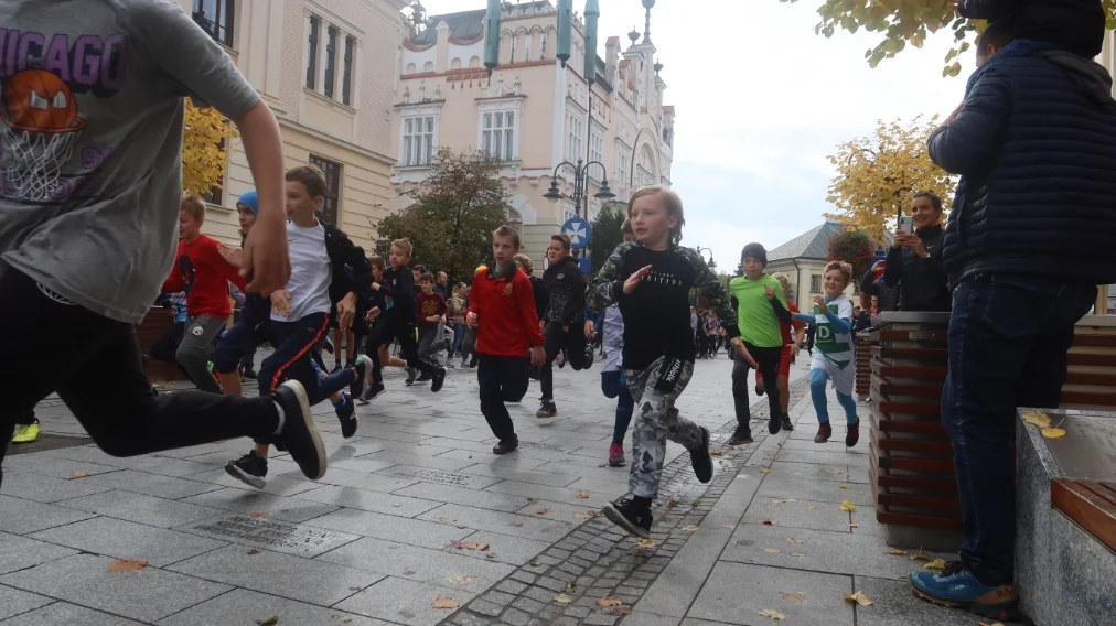 Biegi młodzieżowe 2022 w Rzeszowie. Mnóstwo uczestników [ZDJĘCIA, WIDEO]