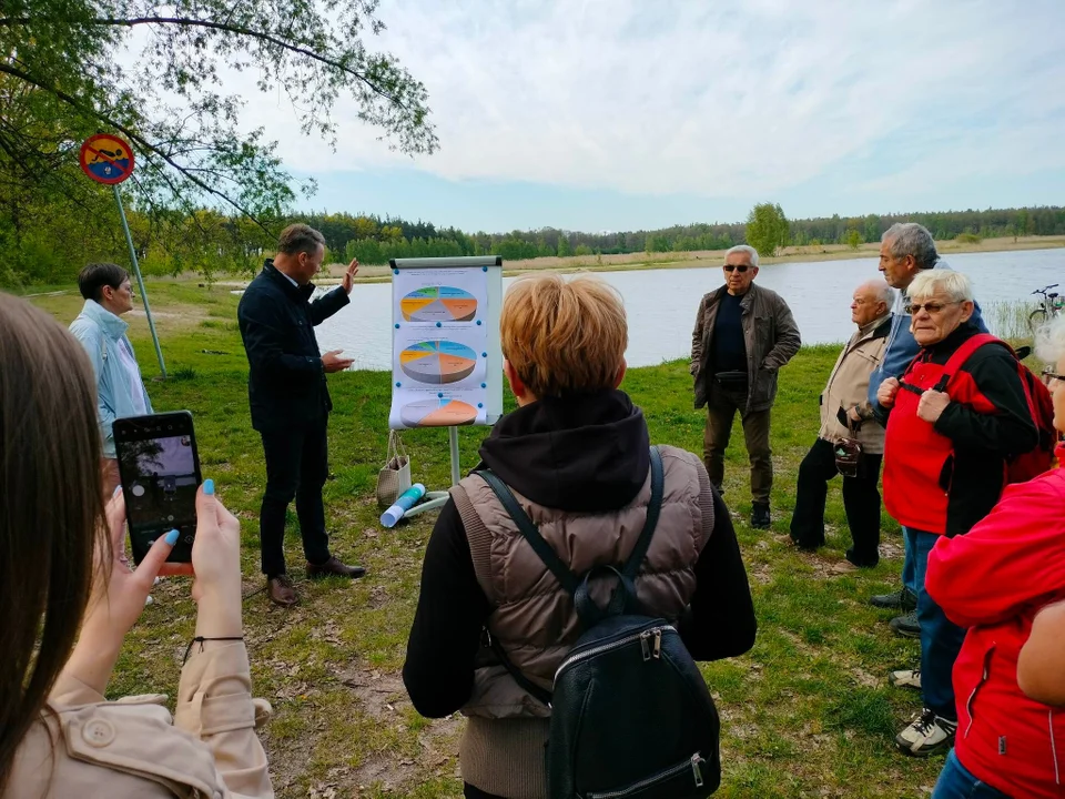 Wizja lokalna z mieszkańcami na terenie Stawów Cyranowskich