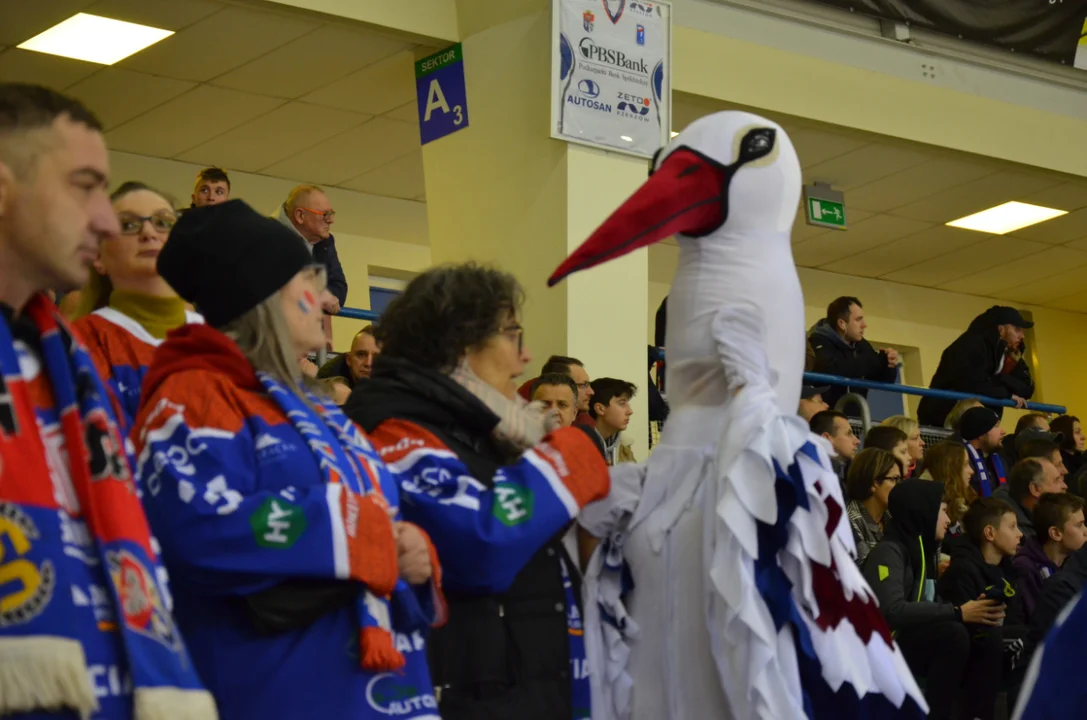 Galeria kibiców sanockiego hokeja. Tu jest niesamowita atmosfera! - powiedział Denis Lorraine, który wczoraj z trybun oglądał mecz dwóch swoich braci - Zdjęcie główne