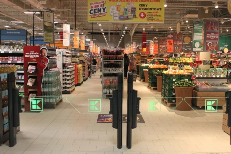 Kaufland na alei Rejtana pół tygodnia po otwarciu