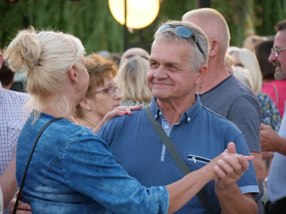 Tłumy na pierwszej Miejskiej Potańcówce w Stalowej Woli