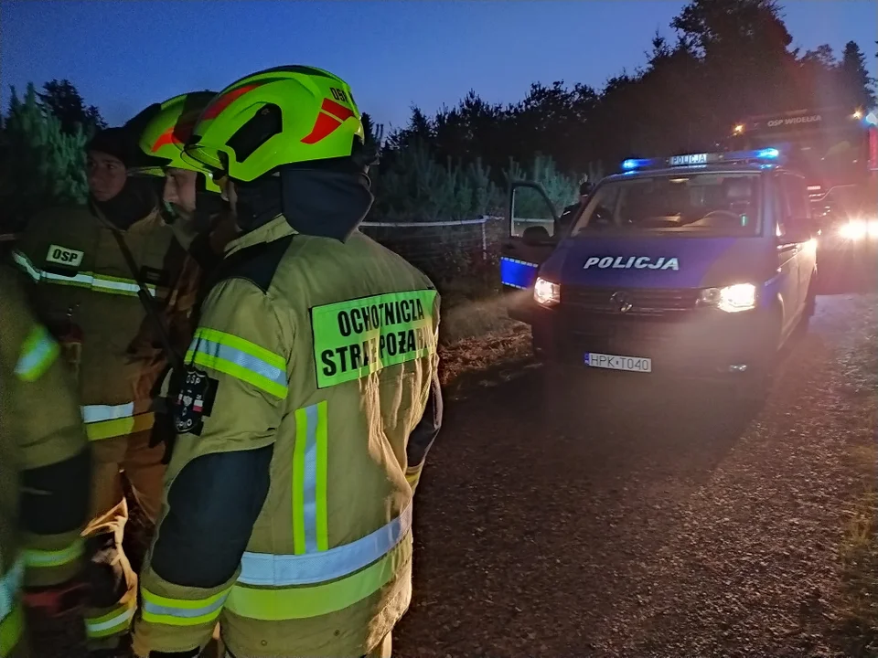 Policjanci i strażacy poszukiwali niepełnosprawnego mieszkańca Porąb Kupieńskich. Akcja trwała kilka godzin - Zdjęcie główne