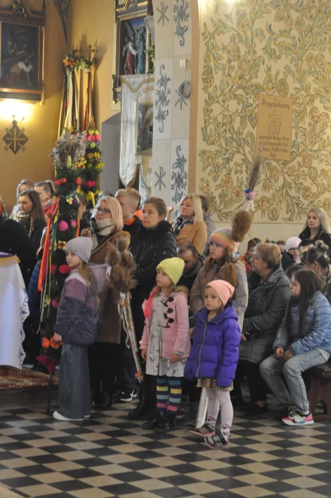 Parafianie w Przecławiu świętowali z pięknymi palmami własnego wykonania