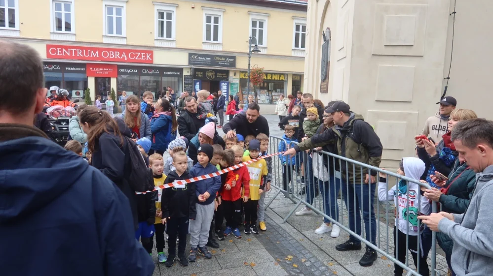 Biegi młodzieżowe 2022 w Rzeszowie. Mnóstwo uczestników [ZDJĘCIA, WIDEO]