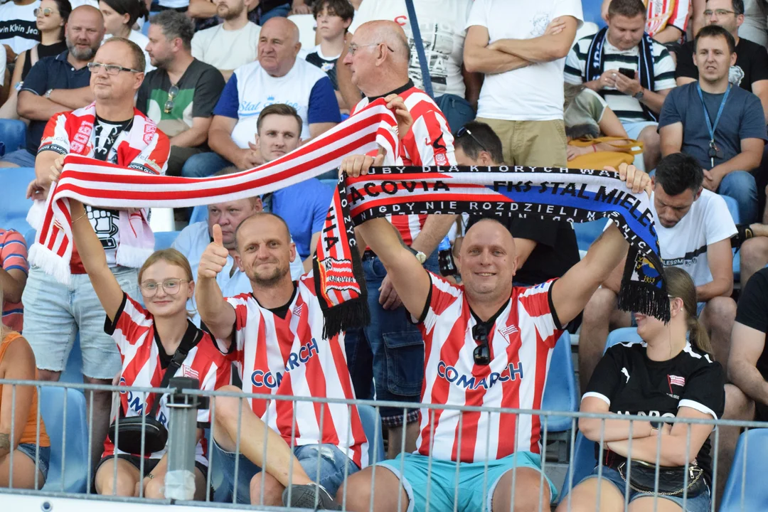 Pełny stadion na Solskiego