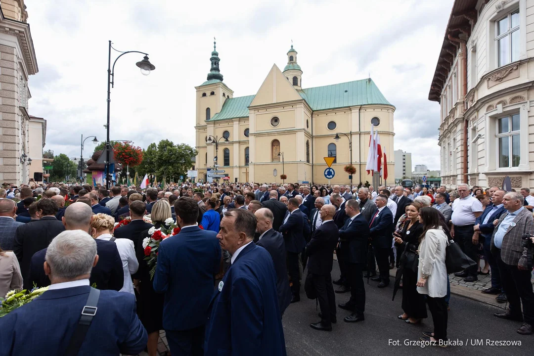 Zebrani obok bazyliki
