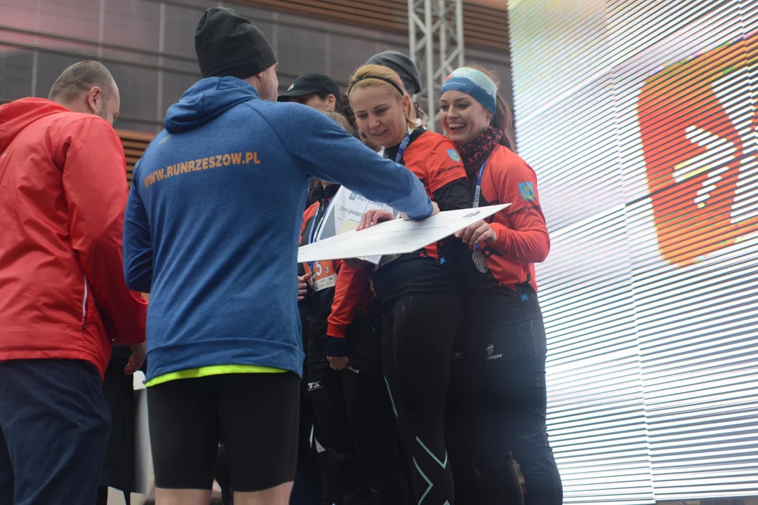 Mnóstwo biegaczy z całego regionu i nie tylko na 16. PKO Półmaratonie Rzeszowskim oraz 8. PKO Sztafecie Półmaratońskiej - zdjęcia część 2