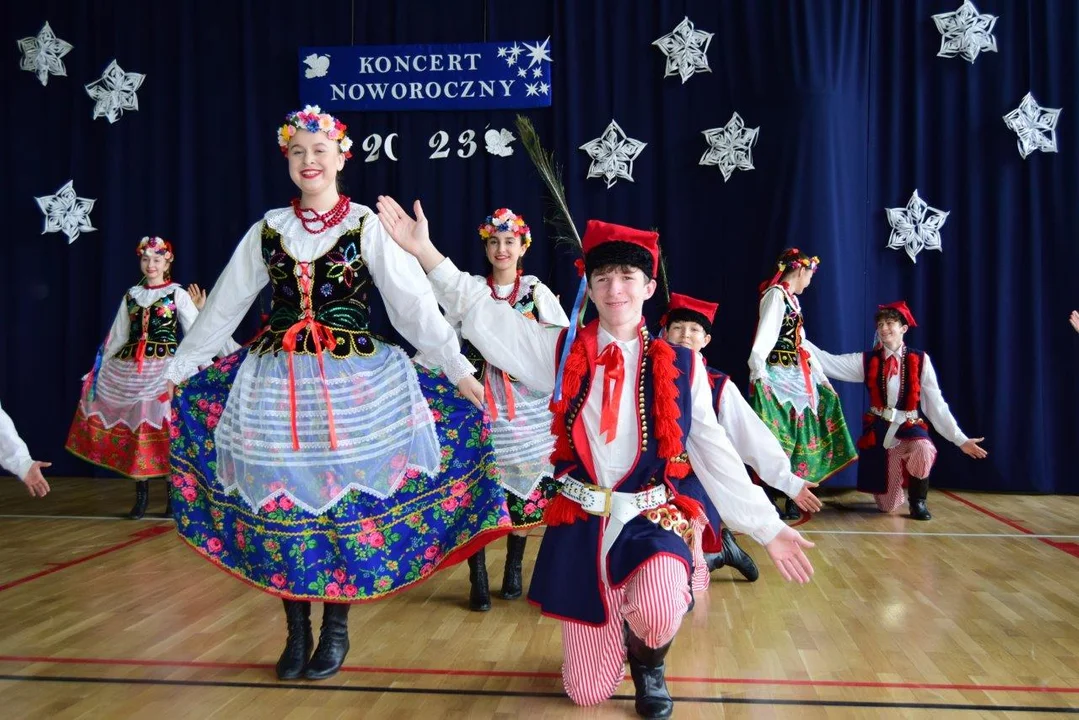 Koncert noworoczny w Szkole Podstawowej w Woli Raniżowskiej. Wystąpili uczniowie i nie tylko [ZDJĘCIA - WIDEO] - Zdjęcie główne